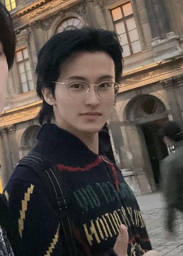  On Twitter mark In Glasses Im Gonna Pass Out 