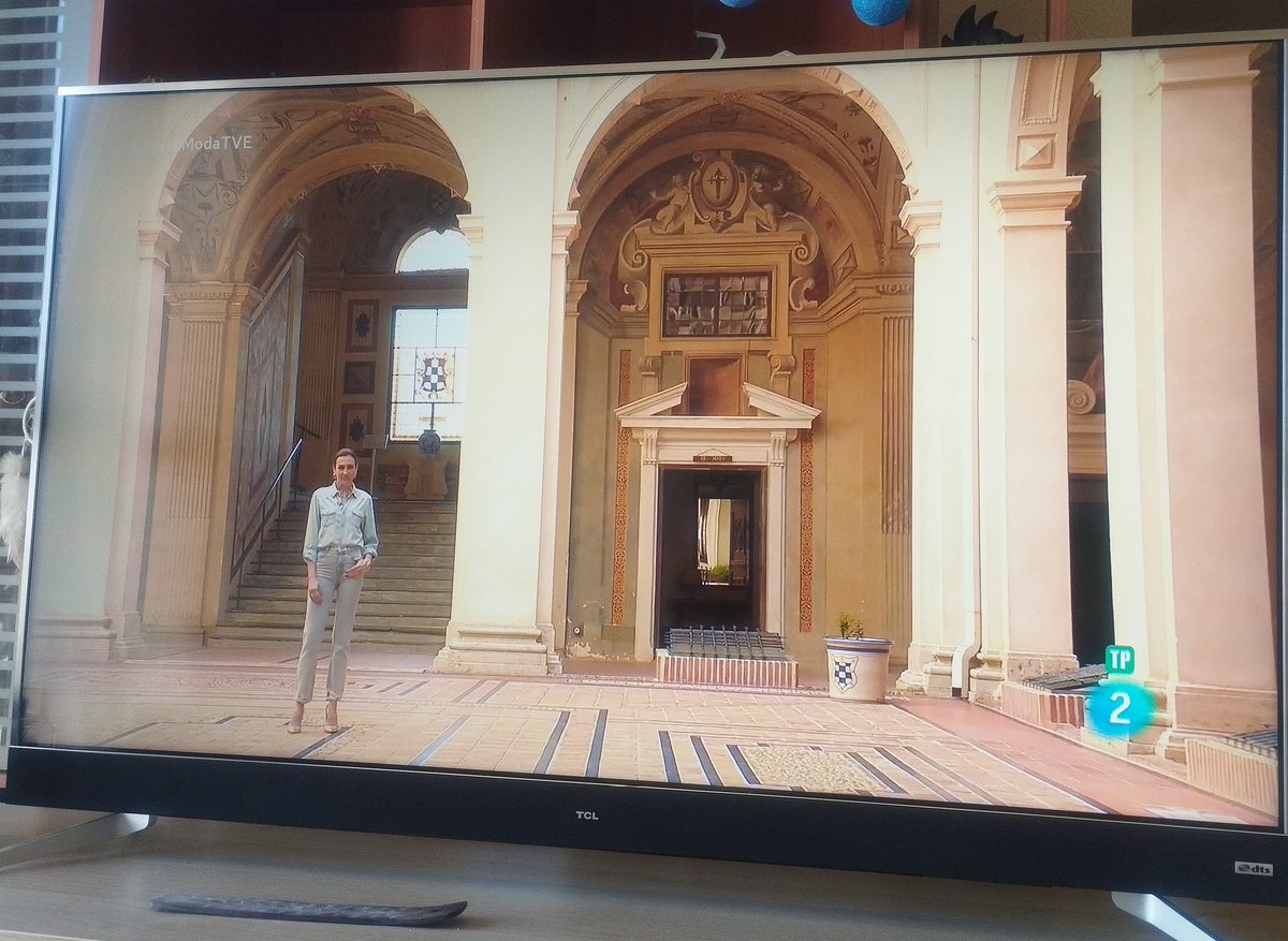 Ustrinum's tweet photo. Hoy, en #FlashModaTVE, se ha presentado el programa desde el Palacio del Marqués de Santa Cruz en el Viso del Marqués, Ciudad Real.
Visita obligada de un palacio renacentista en plena Mancha. https://t.co/EAJRDsUTF9