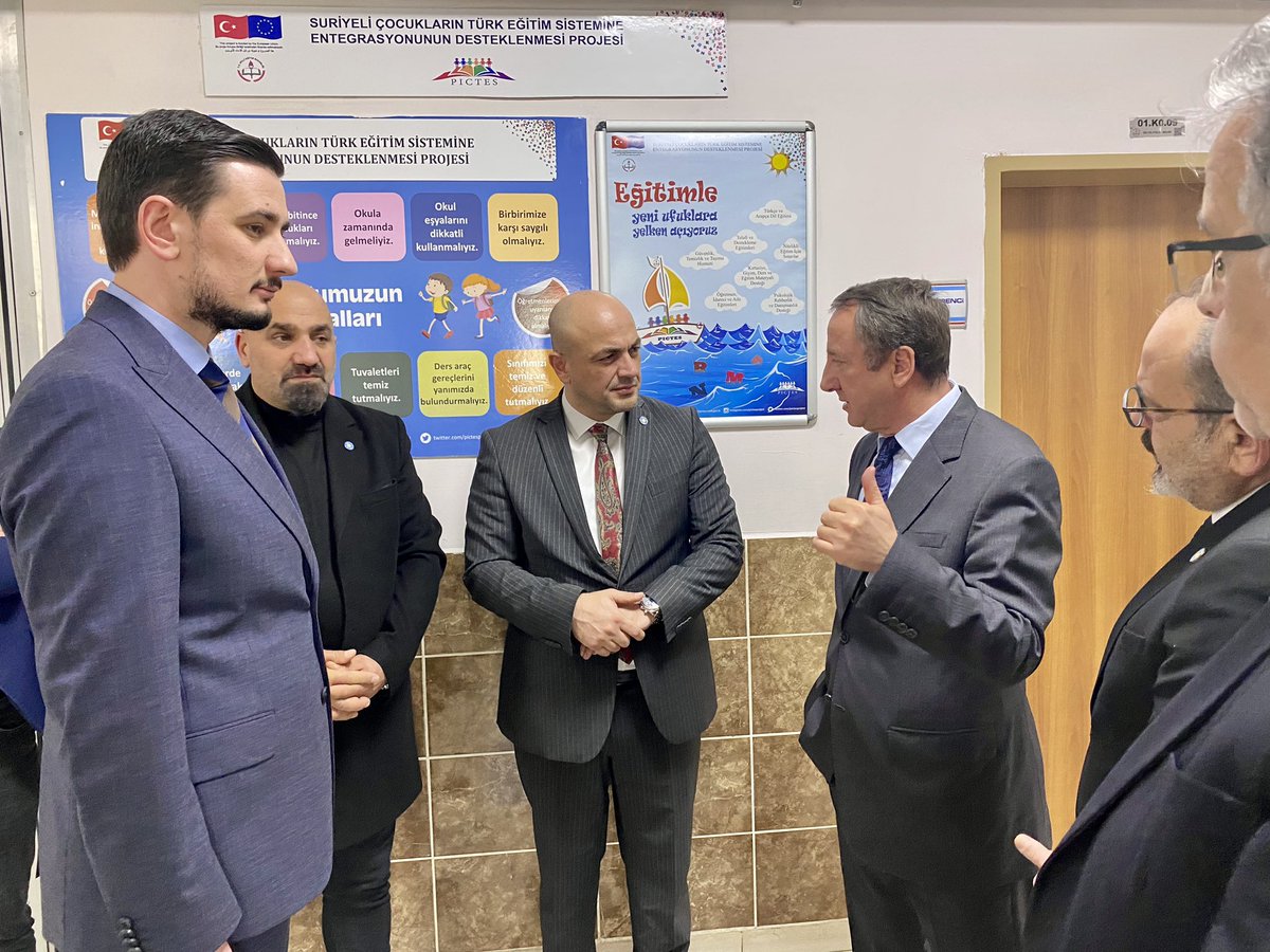 SKILICASLAN54's tweet photo. Bulgaristan’da gerçekleştirilen parlamento seçimleri için sandık başına giden hemşehrilerimizi ziyaret ettik. Balkan Göçmenleri Dernek Başkanı Sn. Erdinç Bilaloğlu’ndan seçimler hakkında bilgi aldık. Bulgaristan’da yaşayan Türk ve Müslümanları temsil eden Hak ve Özgürlük Hareketi’nin güçlü bir şekilde Bulgaristan Parlamentosu’nda yer bulmasını diliyoruz.