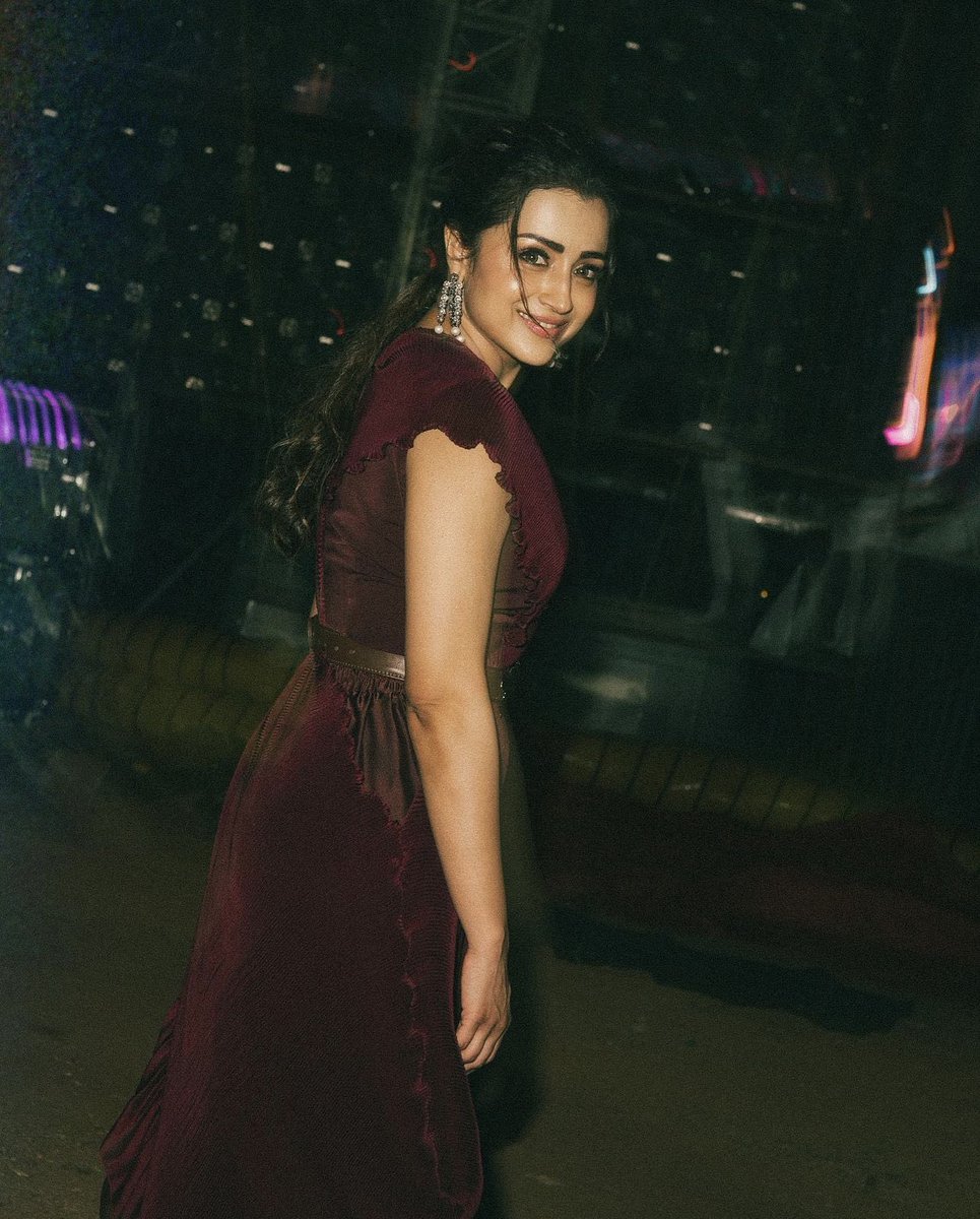 <a href="/trishtrashers/">Trish</a> for #BehindwoodsGoldIcons

#Trisha #SouthQueen