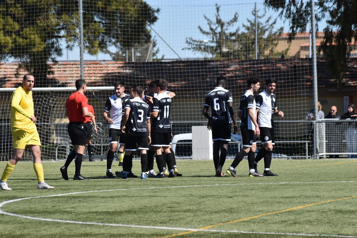 USCFbase's tweet photo. 🏁 Final:

Triunfo de Unionistas B que suma tres puntos muy importantes para continuar en la lucha por el play off.

3️⃣/ @UnionistasCF B 
🆚
0️⃣/ @CDMojados

#UnionistasBMojados
#ConstruyendoUSCF 🏗️ https://t.co/UWr5AkldeL