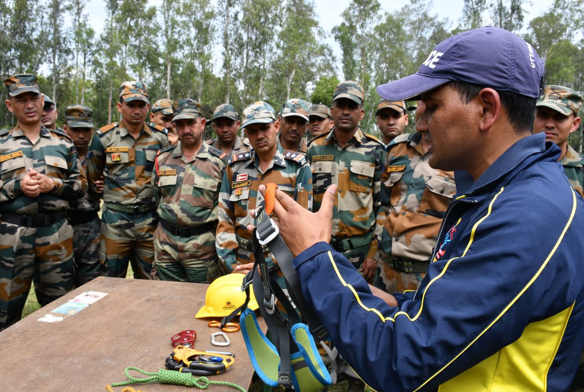 #IndianArmy &amp; #SDRF Uttarakhand conducted two day Joint Disaster Management Response Exercise at #Roorkee with an aim to promote  synergy &amp; develop a faster response mechanism during natural &amp; man made calamities under India's #G20 Disaster Risk Reduction Intiative.

<a href="/ndmaindia/">NDMA India | राष्ट्रीय आपदा प्रबंधन प्राधिकरण 🇮🇳</a>