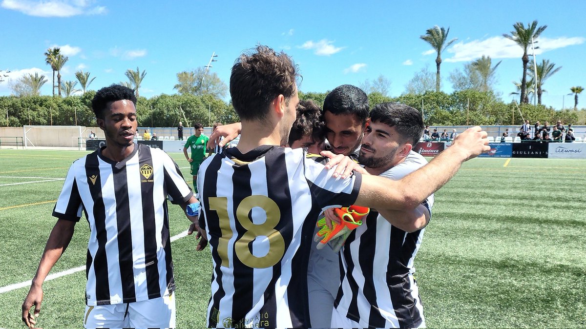 Cantera CD Castellón (@cdcs_academy) on Twitter photo FINAL FINAL FINAL EN EL GRAU. EL AMATEUR DEL <a href="/cdcastellon/">CD Castellón</a> ALARGA SU BUENA RACHA Y SE LLEVA LA VICTORIA CONTRA EL <a href="/elchecf/">Elche Club de Fútbol</a> (2-0). ¡BRAVO CHICOS! ⚪⚫
#TerceraRFEF
#PPO100👂🏻 FINAL FINAL FINAL EN EL GRAU. EL AMATEUR DEL <a href="/cdcastellon/">CD Castellón</a> ALARGA SU BUENA RACHA Y SE LLEVA LA VICTORIA CONTRA EL <a href="/elchecf/">Elche Club de Fútbol</a> (2-0). ¡BRAVO CHICOS! ⚪⚫
#TerceraRFEF
#PPO100👂🏻