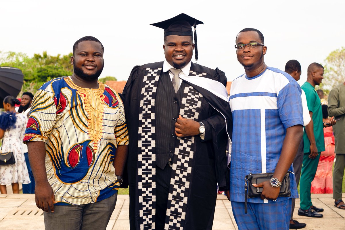 theHonNii's tweet photo. Glory to God 🎓💯
MBA  successfully bagged ‼️
Yo @mr_wemz now I get my pics oh😂

Cc
@calebpappoe @EFNkrumah1 @PeabaNana @IkeManu1 @isaac_nyan @Mrbelgium1 @Maabeezy_ @Daavi_aku_ https://t.co/C3WpRO0C8x