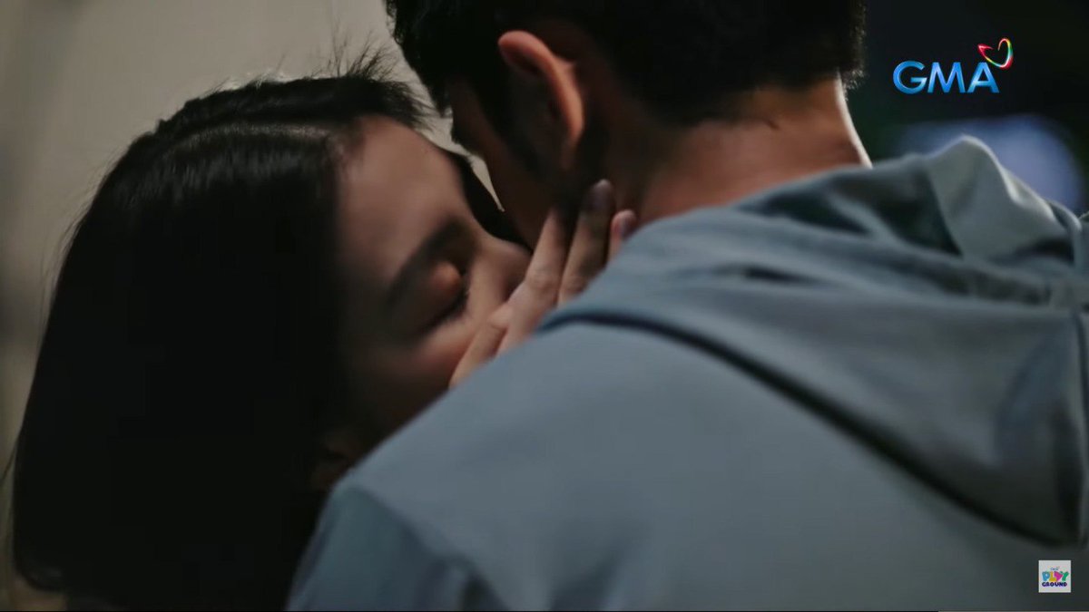 rndmyap's tweet photo. oo pwede kong sabihin na mak-kuntento na ako sa smack pero kung magiging honest talaga ako, i think we deserve more than a smack KEJDKDHD keep the lips MOVING???? #noteme 

#BarDa https://t.co/5zirWduXJL