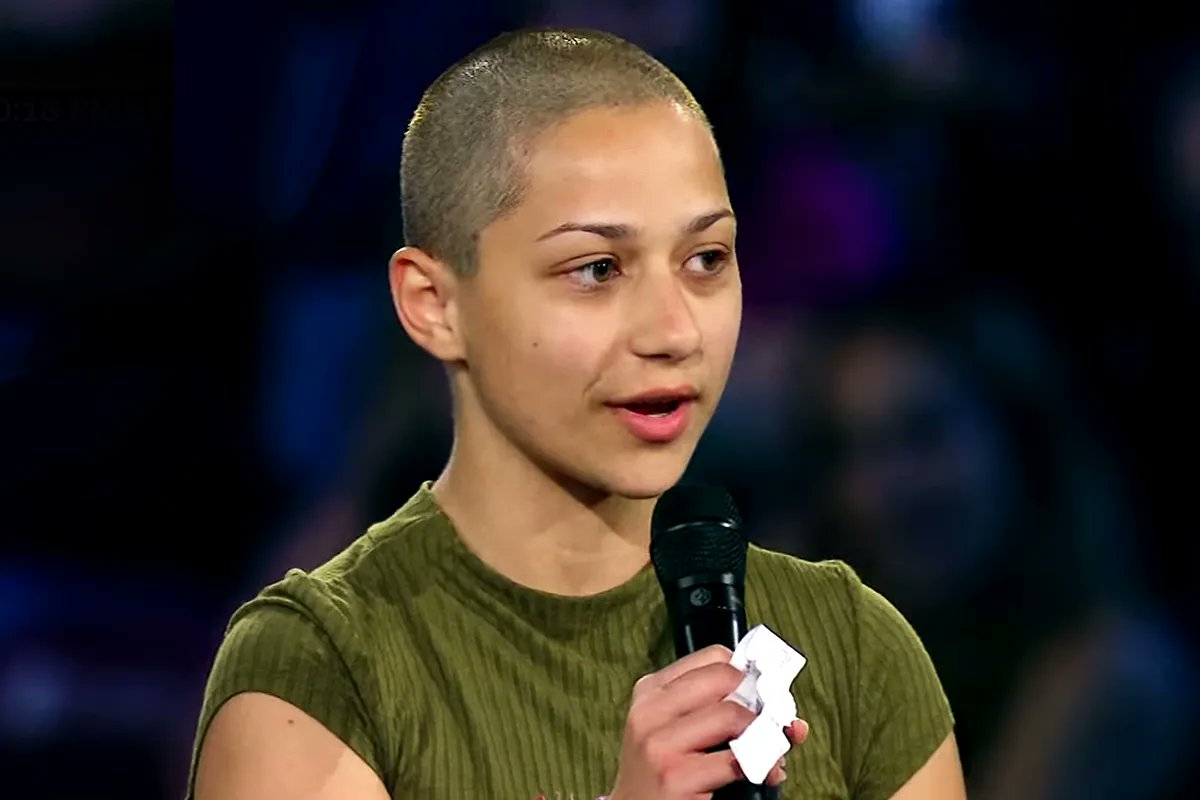srinihaltammana's tweet photo. 🌟Introducing Emma Gonzalez @callmeX, a courageous young activist who emerged as a leading voice for gun control in the United States after surviving the tragic shooting at her high school in Parkland, Florida, in 2018. @recycleabattery #GunControl #YouthActivism https://t.co/JYBLffblPj