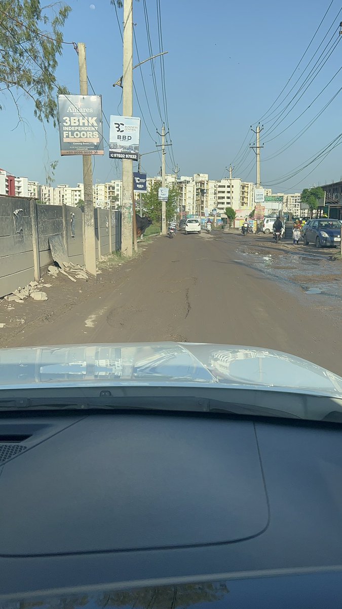 ghai_saab's tweet photo. Welcome to the so called &amp; Famous VIP road of Zirakpur. See the condition of the road. @KuljitRandhawaa @BhagwantMann @AamAadmiParty @AAPPunjab Condition remains unchanged from Past 3-4 years. Randhawa ji ! Please fix this before our vehicles start breaking down here. https://t.co/oImM2amK3U