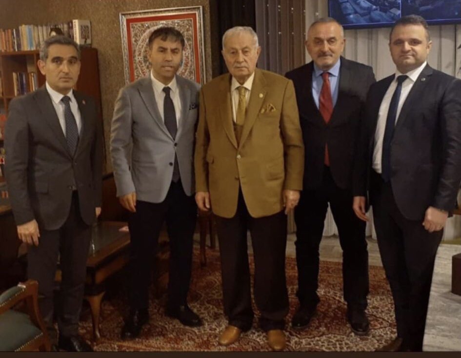 thhsynkrgz's tweet photo. Sn. Kılıçdaroğlu'ndan hemen sonra aynı odada çekilen bir başka fotoğraf

Gerçekten çok ilginç 🤔 https://t.co/Jmtxt3tSWx