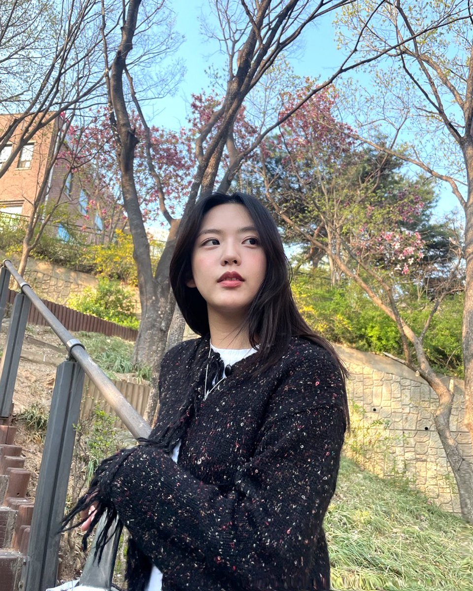 irris_official's tweet photo. 🐬#IL 

After winter ❄️🌸

#IRRIS #아이리스 #아이엘 https://t.co/WLTs6sB363