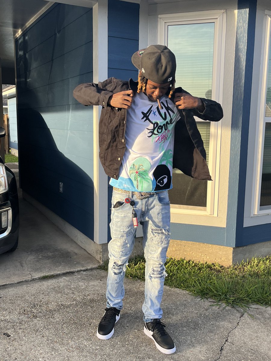 meezyspillin's tweet photo. #FckLove #Drippa 🦈 https://t.co/wwW6DeO8P1