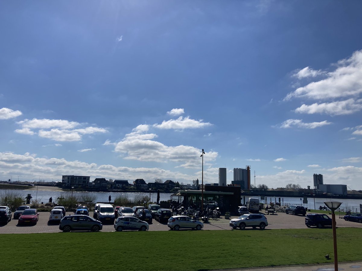 9 x € 100 euro …. die BOA zou zich in 10 minuten voor twee dagen terug verdiend kunnen hebben…. Toch maar met verkeersmaatregelen oplossen dan <a href="/RaadKrw/">Raad Krimpenerwaard</a>