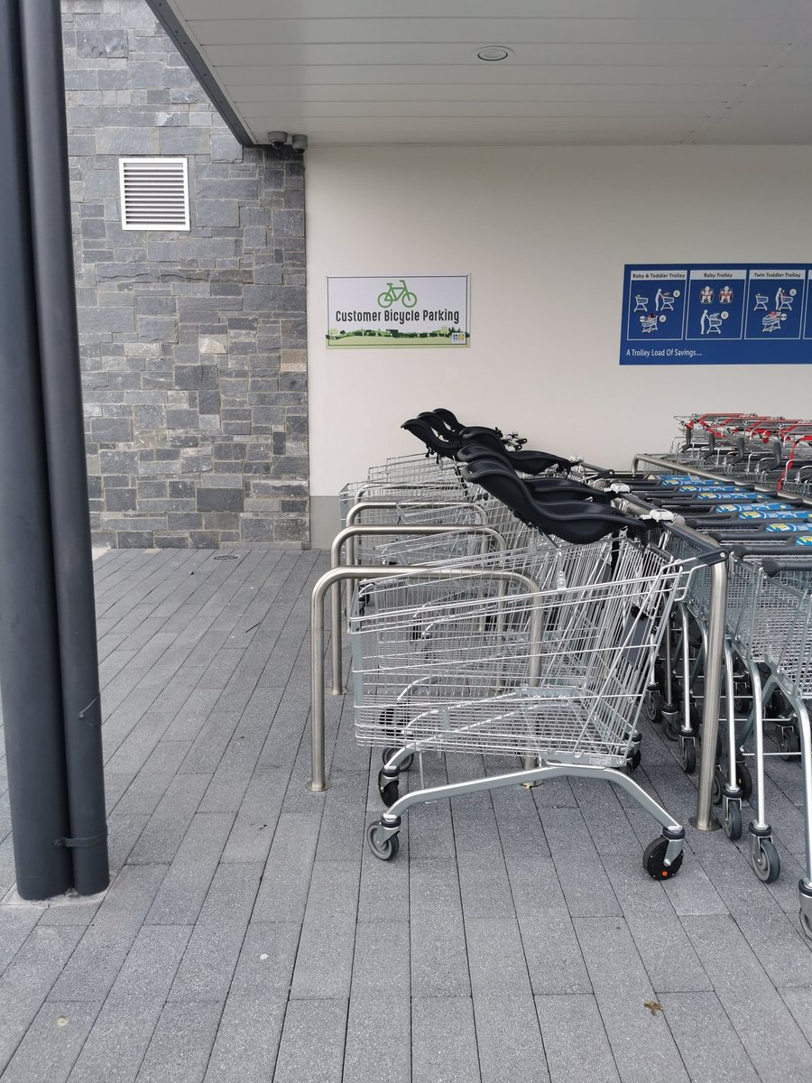 macpLB's tweet image. Hhmmm. Great new store for @lidl_ireland in #Ballincollig. Shame the cycling parking isnt being taken care of. It's close to the entrance and covered up but large trolleys being dumped there make it unusable.