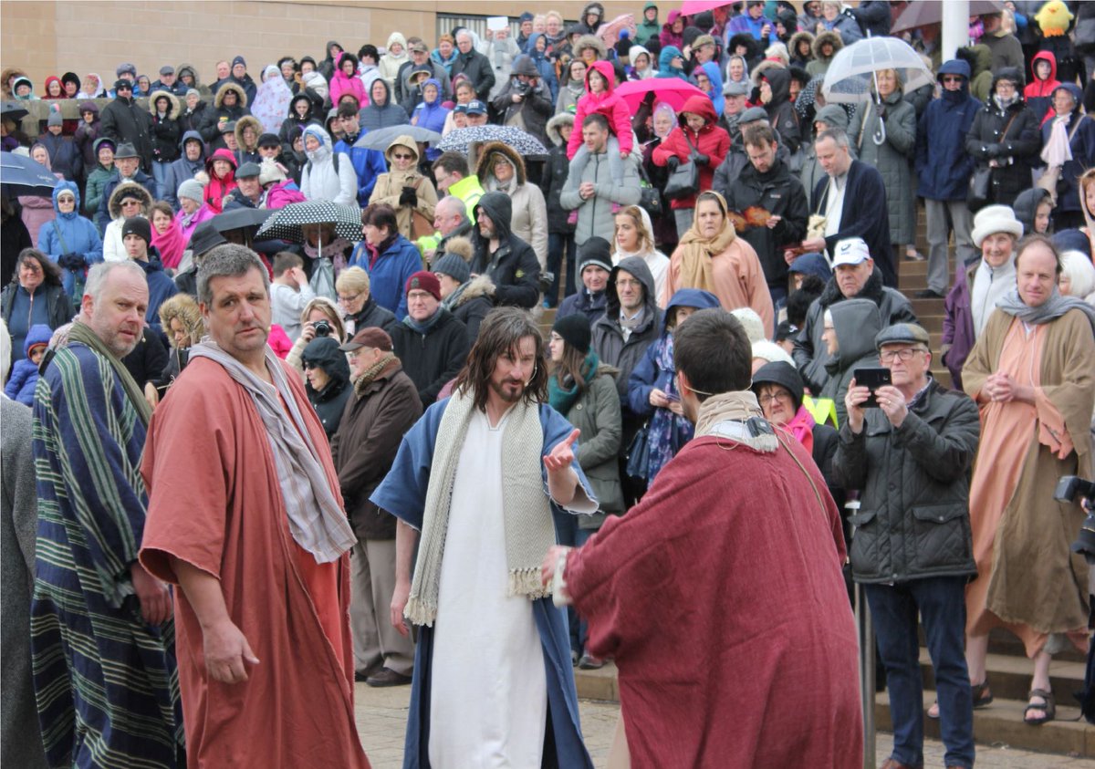 PlayLanarkshire's tweet photo. On Good Friday our prayers are with #OneGoodFriday teams including @WintershallPlay @WorcsPassion Our studio version of their amazing script from 2020 is available here - https://t.co/1P4zs74pVY @churchscotland #GoodFriday #Easter #Jesus https://t.co/FFvDfTVxVw