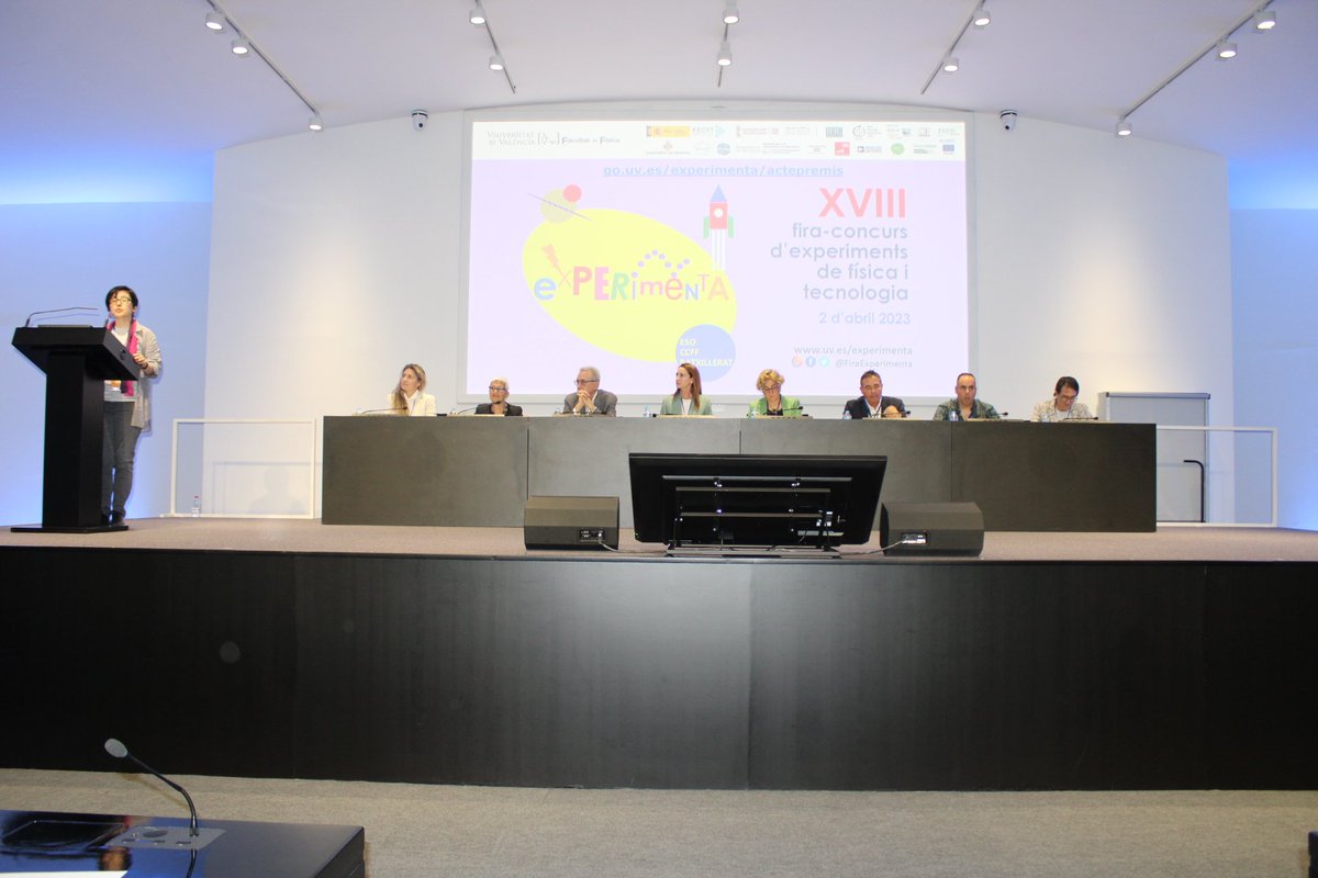 FiraExperimenta's tweet photo. La coordinadora de la Fira #Experimenta23, Chantal Ferrer, introdueix a les autoritats que ens acompanyen hui i agraeixen l'esforç realitzat. https://t.co/tIBfM66iu7