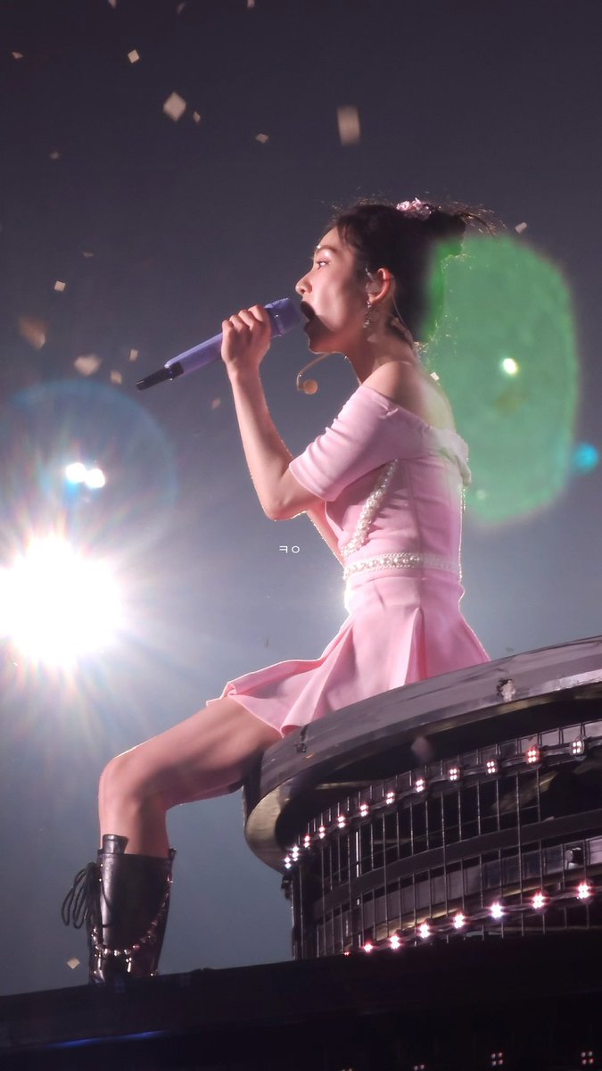 lxovvy's tweet photo. 주현이 말야
정말 영화 속 한 장면 같애
#레드벨벳 #아이린 #RedVelvet4thConcert_RtoV https://t.co/qKtTsgMbYe