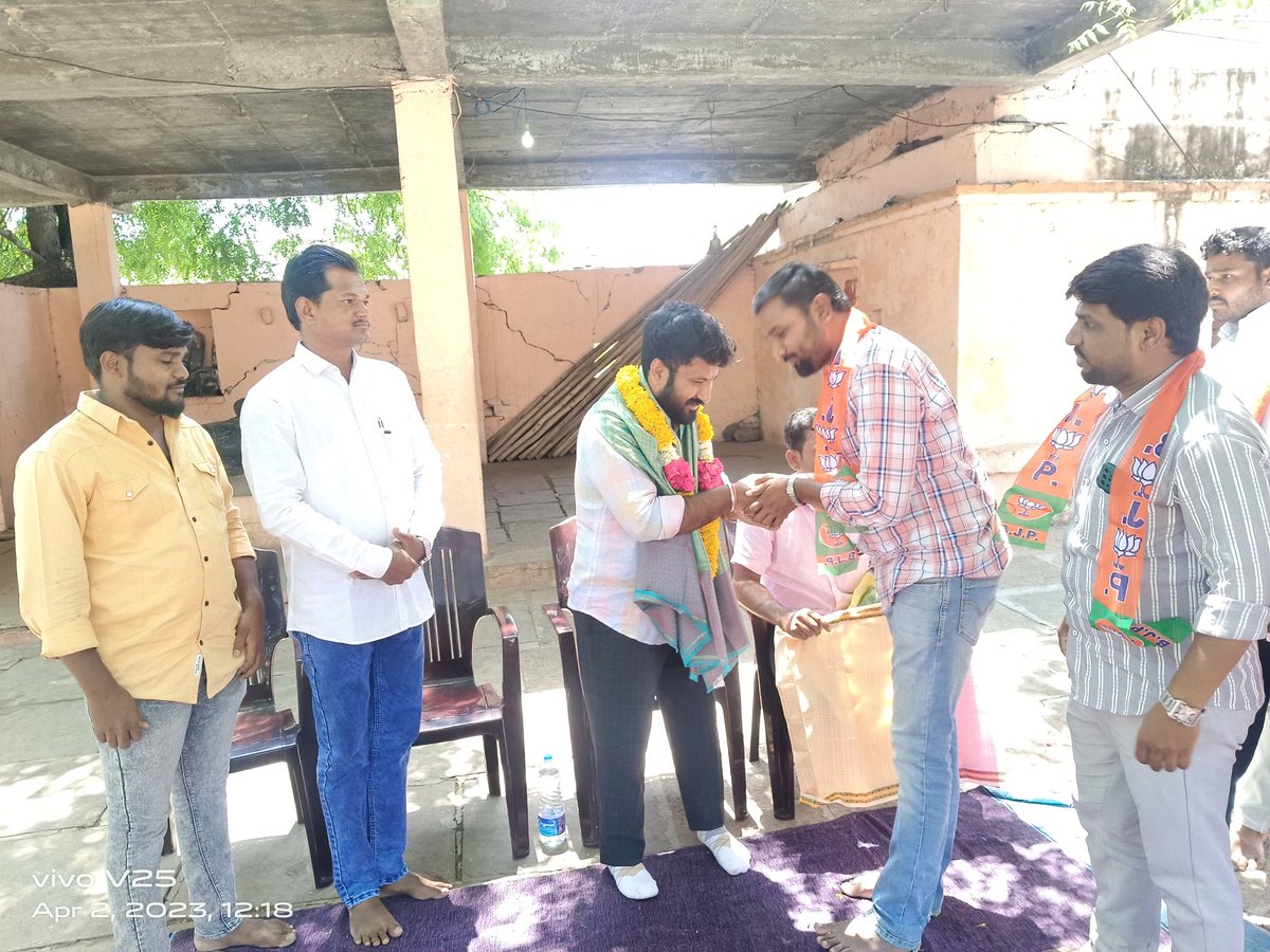 VeerPatilRaikod's tweet photo. #YuvaShaktiWithbjp 🚩 
#kalgi taluka #kodadur village yuva sangatna meeting with Koḍadur youths in the support of #BJP candidate Dr @DrAvinashUJadh1 ji for upcoming 2023 assembly election of #Chincholi 
#BJPYuvaMorcha 

@blsanthosh @BSYBJP @annamalai_k @nalinkateel @arunbinnadi https://t.co/3YtaNbU1ET