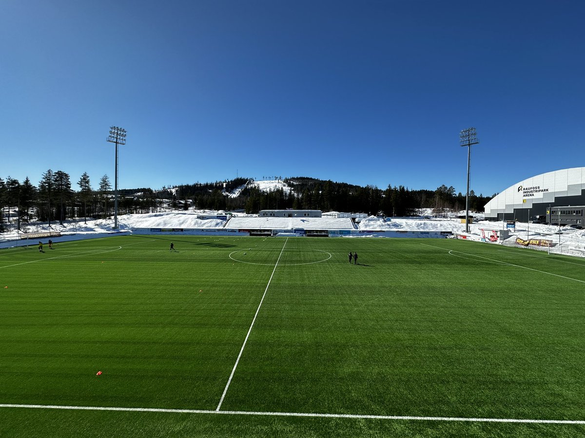 fredrikhhagen's tweet image. Vårsola titter frem over Nammo stadion. Raufoss - Brattvåg live på OA-TV / @direktesport 15:00!

#fotball #2fotball #raufoss @Raufoss_Fotball