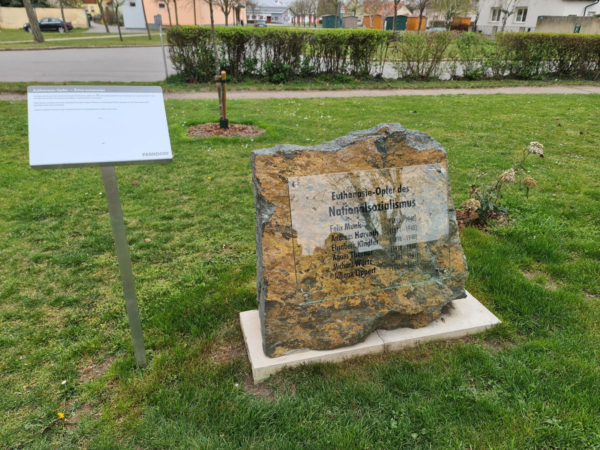 Soeben Eröffnung der Gedenkstätte für jüdische Opfer, politische Opfer und Euthanasieopfer des Nationalsozialismus in Parndorf im Seewinkel. Danke der Initiative in Parndorf, die das in jahrelanger Arbeit zuwege gebracht hat.
