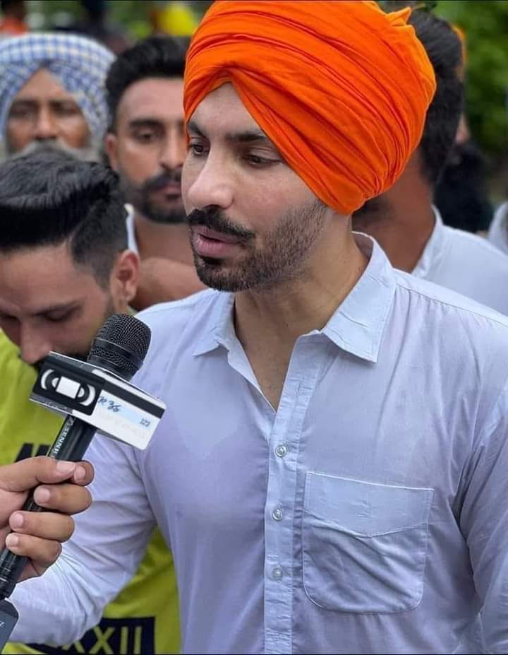 JassaGrewal12's tweet photo. ਸਰੀਰਕ ਤੌਰ ਤੇ ਭਾਵੇਂ ਬੁਝ ਗਿਆ 'ਦੀਪ ਸਿਆਂ"
ਪਰ ਸੋਚ ਤੇਰੀ ਦੀ, ਮਘ਼ਦੀ ਸਦਾ ਲੋਅ ਰਹੂਗੀ"

#ਜਨਮ_ਦਿਨ_ਮੁਬਾਰਕ
"✍🏻!!!🌿🌿🌿❤️ https://t.co/T21n8OCnkS
