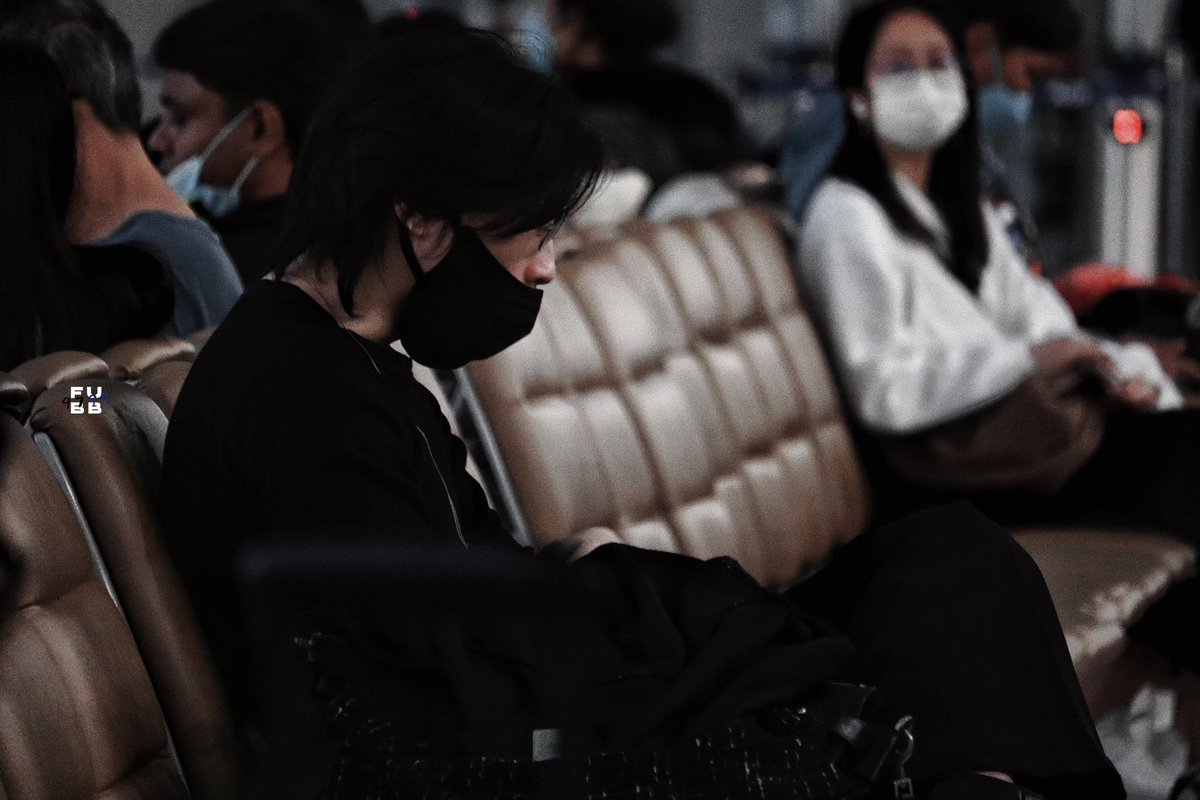 bluestraydog_'s tweet photo. maybe he didn't like his posts or used his filter on his photos , but he looked like that without him https://t.co/Yq4OYv0Mug