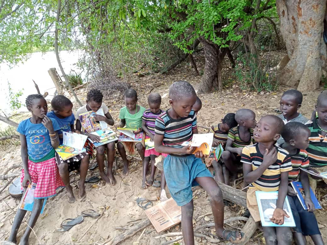 Pads4Education's tweet photo. When a girl get education. The entire community benefits. @CMD_Africa1 Executive Director @Edithcherotich0 is doing everything to ensure kids go to school in West Pokot County, under #LibraryManyatta project. We are proud 🦚
#BringingGirlsBackToClass
#EndPeriodPoverty https://t.co/TZZcdr5viJ
