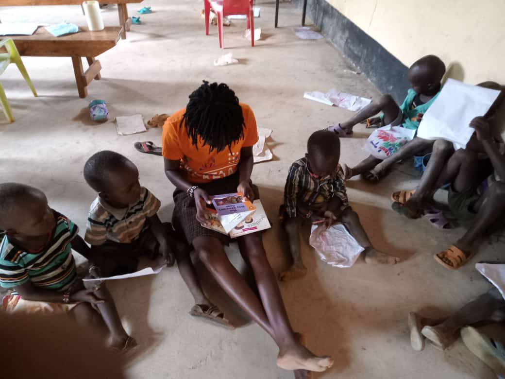 Pads4Education's tweet photo. When a girl get education. The entire community benefits. @CMD_Africa1 Executive Director @Edithcherotich0 is doing everything to ensure kids go to school in West Pokot County, under #LibraryManyatta project. We are proud 🦚
#BringingGirlsBackToClass
#EndPeriodPoverty https://t.co/TZZcdr5viJ