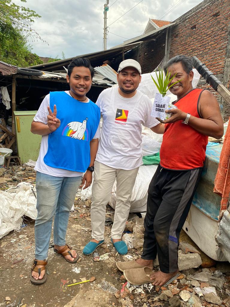SantEgidioID's tweet photo. #pesandamai #minggupalma #sahabat #jalanan #santegidio #semarang #messaggiodipace #amicidistrada https://t.co/BF1JDcXZkX