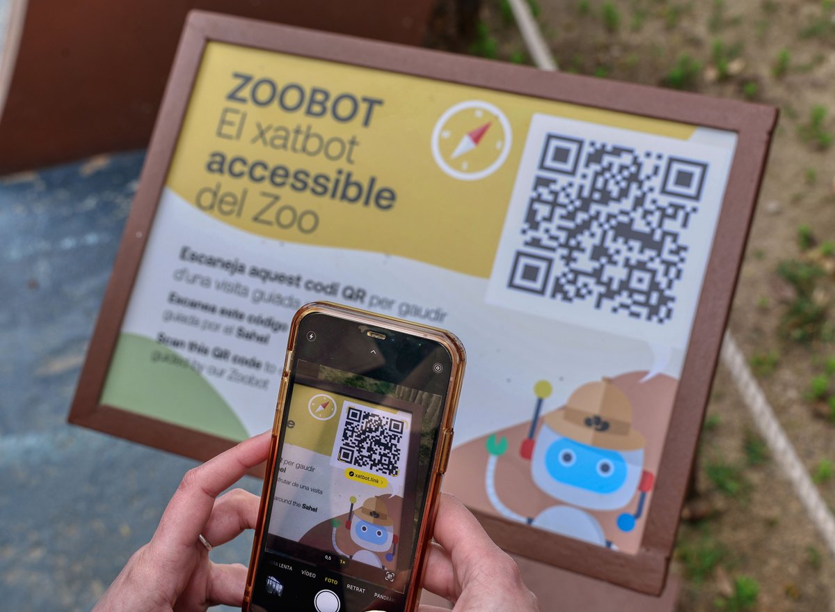 Bcn_CiutatVella's tweet photo. 🤖 En marxa el #Zoobot, una solució tecnològica per gaudir del @ZooBarcelona de manera més inclusiva.

📲 Es tracta d'un assistent virtual amb el qual la persona usuària rebrà informació sobre els animals i orientació en l’espai.

Més informació:
🔗 https://t.co/LssMmQp7WN https://t.co/LtIvMb3N2Y
