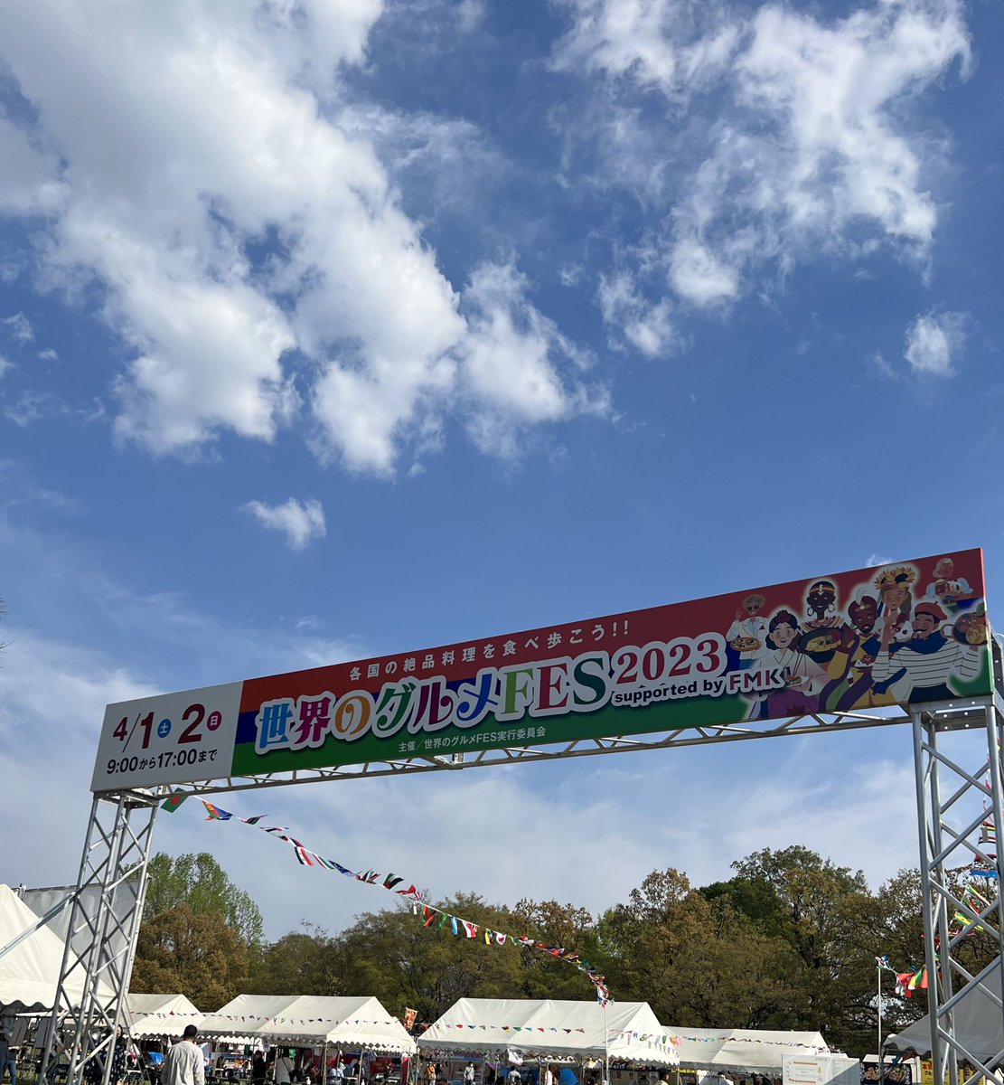 ANDAKKORO's tweet photo. 今日はピクニック気分で集まってHBD Type&TharnType結婚記念日ときーちゃんHBD🎂
健全な私たち☺️💕
お嬢さん方と入れ替わりでかき氷を買いに行った私の視線の先…ちょっと離れたあの場所であんなことやこんな事をやっていました。
#みんなでTharnType祝結婚記念日
#TharnType祝結婚記念日
#HBDType https://t.co/BJTaiTUzGe