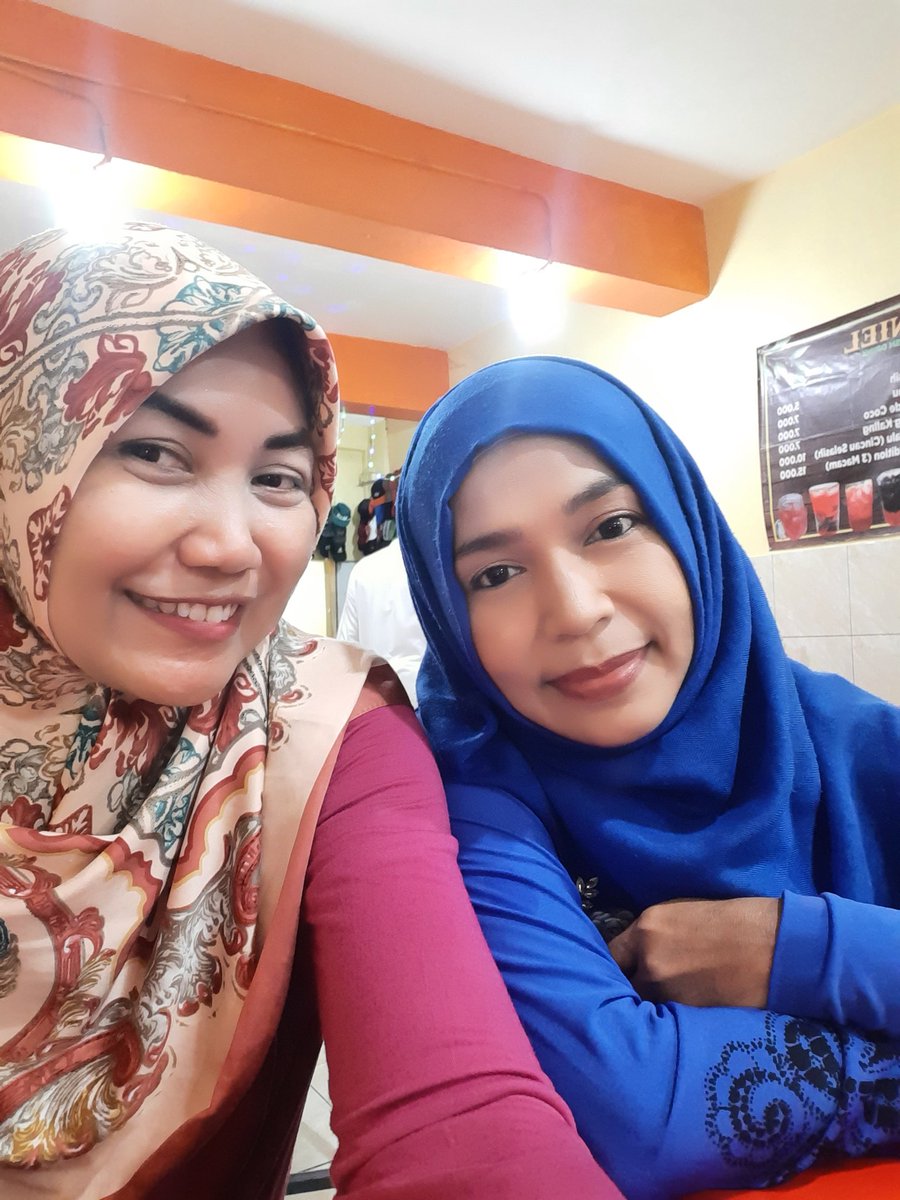 auliacantik1's tweet image. Bukber Time...with  Kak @mindlipstick

#bakmiroxysabang
#funandhappy