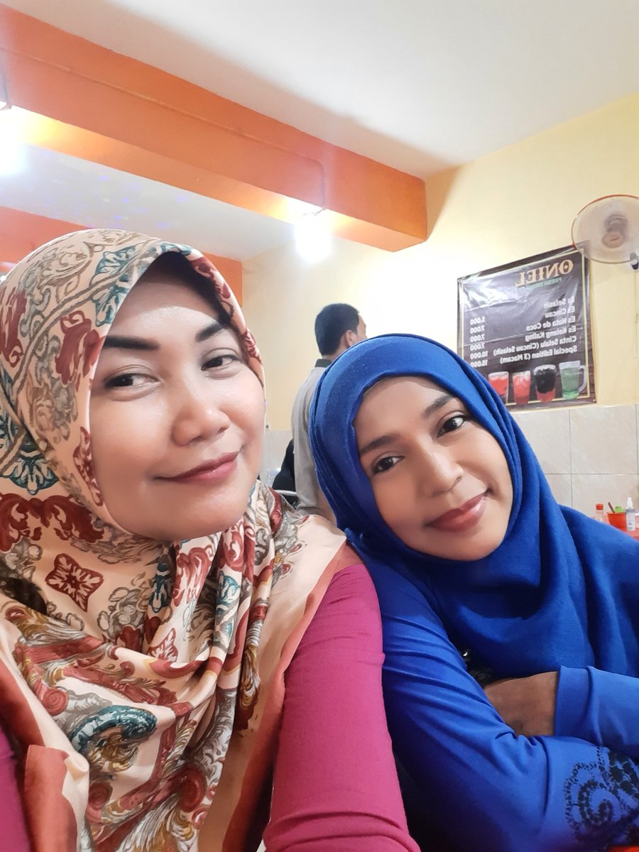 auliacantik1's tweet image. Bukber Time...with  Kak @mindlipstick

#bakmiroxysabang
#funandhappy