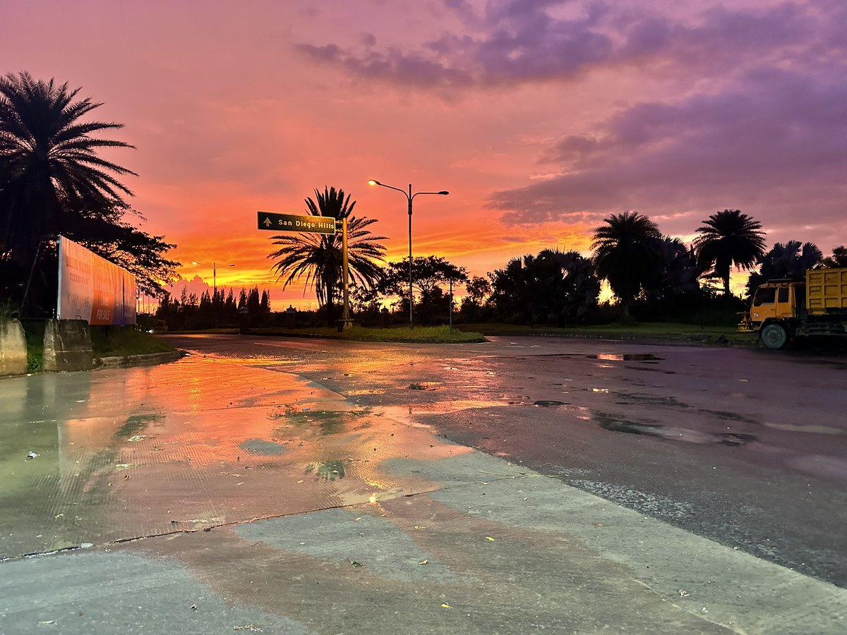 DzaMeyEd's tweet photo. Sunset di tanah Anarki
#sunset
#beuatifull
#keindahansenja https://t.co/RJVvV9Q3Wl