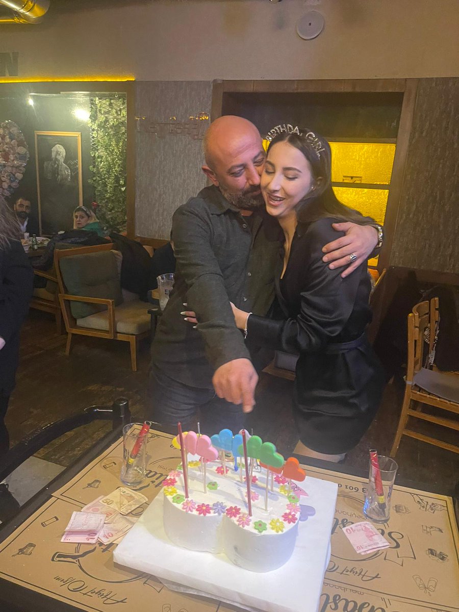 mtosun1978's tweet photo. @HergunYeniBilg Hiç bir şeye üzülmeyin hayatın size en büyük armağanı olan evlatlarınıza sarılın ve şükredin. ❤️🥰 https://t.co/qr0UPbEd5j