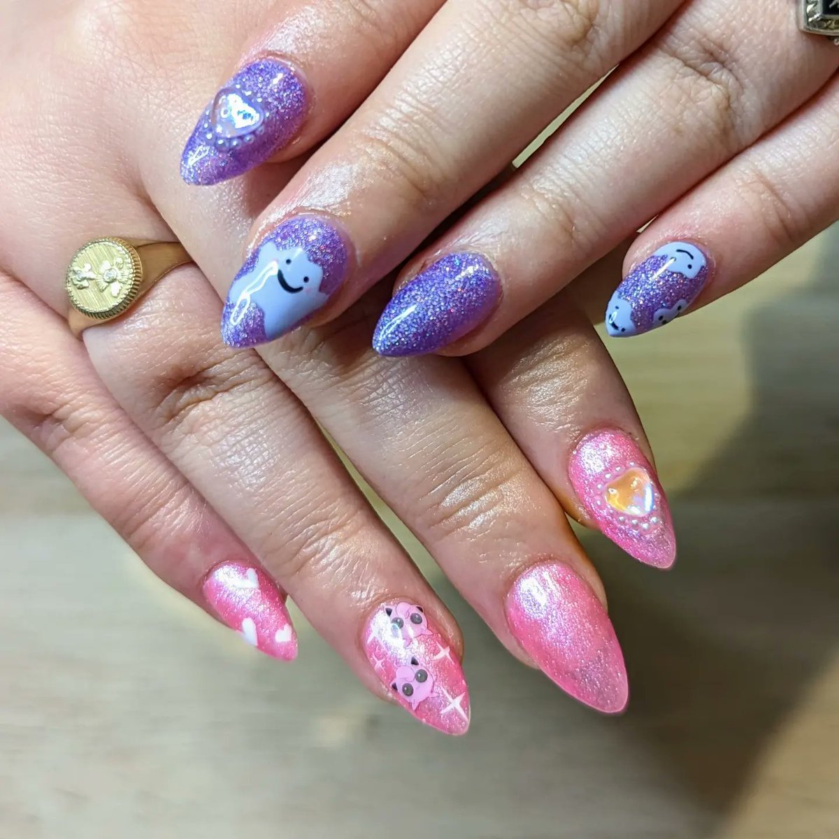Tameresorciere's tweet photo. Nail artist queen 🌷💖👑 https://t.co/5CdJJsR0WH