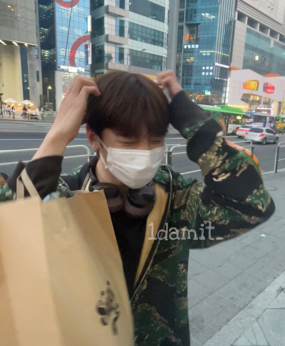 1damit_'s tweet photo. 0401 내가 알러뷰아원츄석매튜의 주인공을 만나다니 아직도 꿈같다. 팬서비스 천재시고… 팬들 말 다 들어주시고…… 넘 귀여우셨습니다…
#석매튜 #SEOKMATTHEW https://t.co/uH4XBgw8Yw
