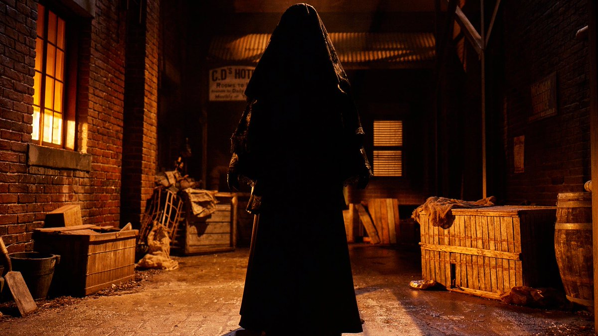 TheHorrorHourTV's tweet image. @SlasherSeries comes back strong with a 2 ep premiere on 04/06. @PaulaBrancati is deliciously evil this season, &amp;amp; one of my favorite things to watch. New blood are @EricMcCormack @_LisaBerry are scene stealers. Love the new setting, twisted story, &amp;amp; OMG the gore! 4/5⭐️ for ep 1-4