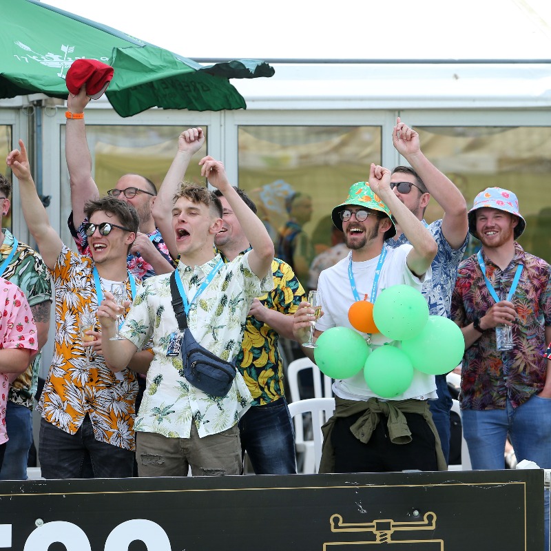 WorcsCCC's tweet photo. 𝗟𝗘𝗦𝗦 𝗧𝗛𝗔𝗡 𝟮𝟬𝟬 𝗗𝗘𝗥𝗕𝗬 𝗗𝗔𝗬 𝗘𝗔𝗥𝗟𝗬 𝗕𝗜𝗥𝗗 𝗧𝗜𝗖𝗞𝗘𝗧𝗦 𝗥𝗘𝗠𝗔𝗜𝗡𝗜𝗡𝗚

An occasion for everyone! Secure your seats at the best prices right now 👇

🌊 #WeAreWorcestershire