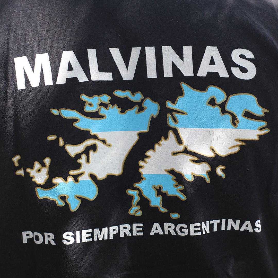 ddhhros's tweet photo. Al cumplirse #41AñosDeMalvinas compartimos los videos de los actos de señalización que realizamos en el marco del #ProgramaMarcasDeMemoria, en homenaje a los caídos defendiendo la soberanía nacional en el conflicto bélico del Atlántico Sur 🇦🇷
Clica acá 👇
https://t.co/pldMrWqVU0 https://t.co/CEo1YTQQBh