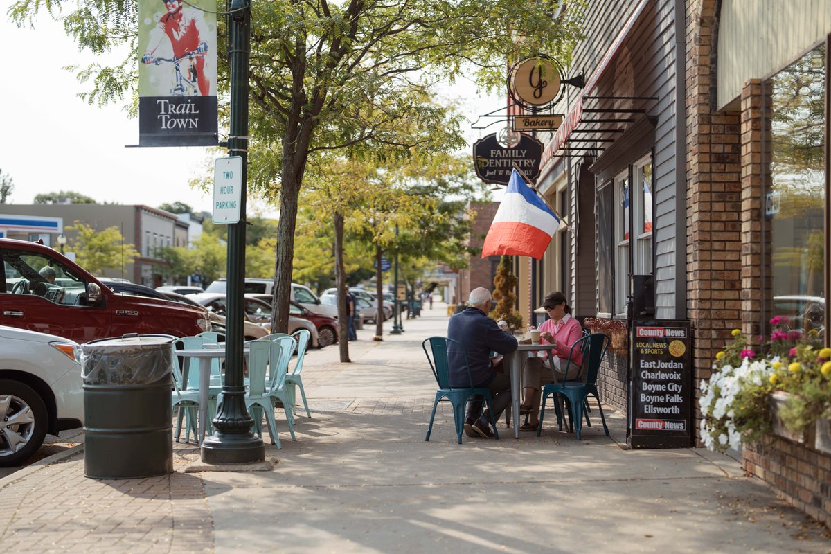 MEDC's tweet photo. After joining the Michigan Main Street (MMS) program, Boyne City began flourishing, from events like poker runs to infrastructure improvements like redoing streets and sidewalks. 

Learn more about Boyne City and other MMMS communities: https://t.co/7XG3A3Rc1E. @MiPlaceNews https://t.co/ZRNps4nUko