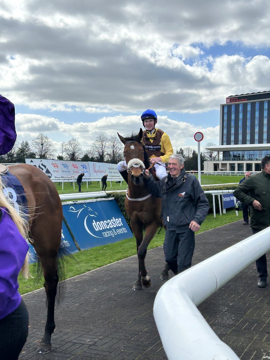 As last year, Clansman starts our Turf campaign with a win, this time ⁦<a href="/DoncasterRaces/">Doncaster Racecourse</a>⁩. Well done to Liam and TeamFPR. Shame for his regular work rider ⁦<a href="/megbrookesx/">Megan brookes</a>⁩ who missed the ride through injury (Speedy Recovery Meg!) but a great job by ⁦<a href="/JacksIJFwalk/">Jack Lander</a>⁩