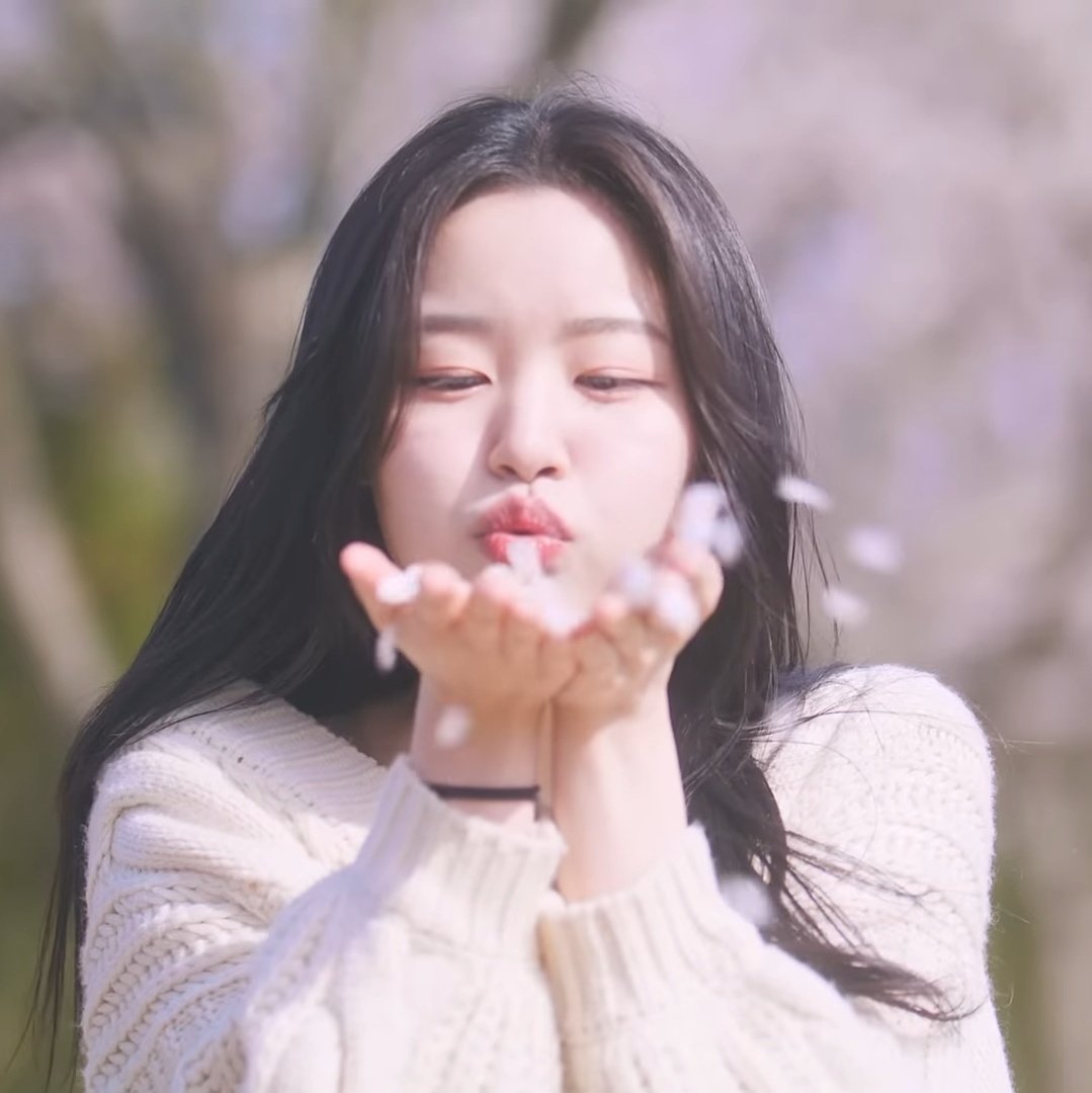 onlyubni's tweet photo. i'm so proud of you, my love 🌸🤍 cheers to more songs in the future ! 🥂 

YUBIN SPRING OF MINE 
#Spring_of_mine 
#OH_YUBIN #넌_내게_봄_같아
#YUBIN #ARTBEAT @ARTBEAT_gg https://t.co/RK347cCjd3