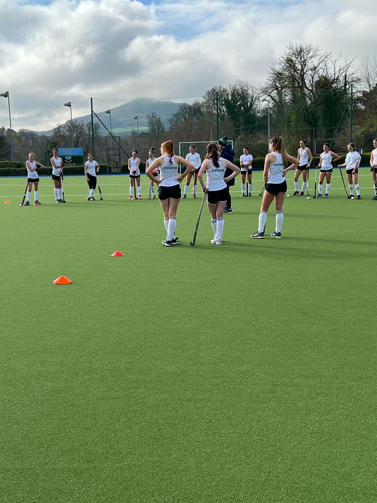 Huge thanks to @StGerardsSch for the use of their fantastic facilities. Last U16 training session before Germany. Also a big thanks @DFitzy23 for taking GKs