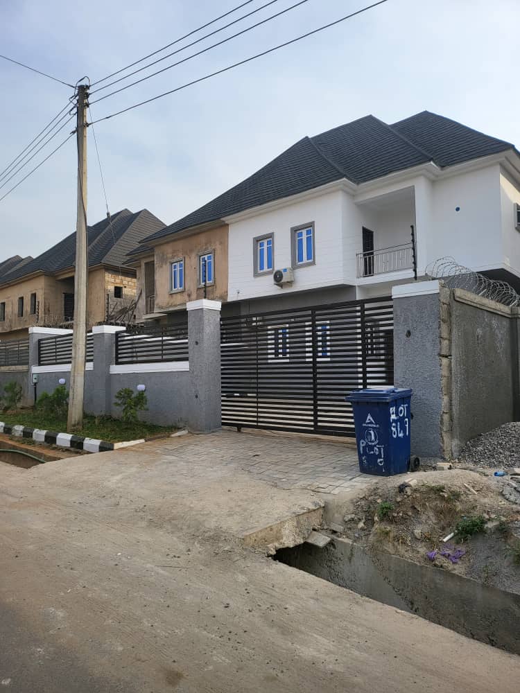 AVANTGARDEDSIGN's tweet photo. #New #Listing 🚩
4bedroom semi-detached duplex.
📍Efab queens
Price #82m
#AbujaTwitterCommunity #luxury #realestate #home #maitama #realestateinvestment #Gwarimpa #property #Africa #Nigeria #Naija #lifecamp #abujawedding #abujabusiness #abujaconnect #abujahome #wuse2 #Katampe https://t.co/I2E06LSFPz