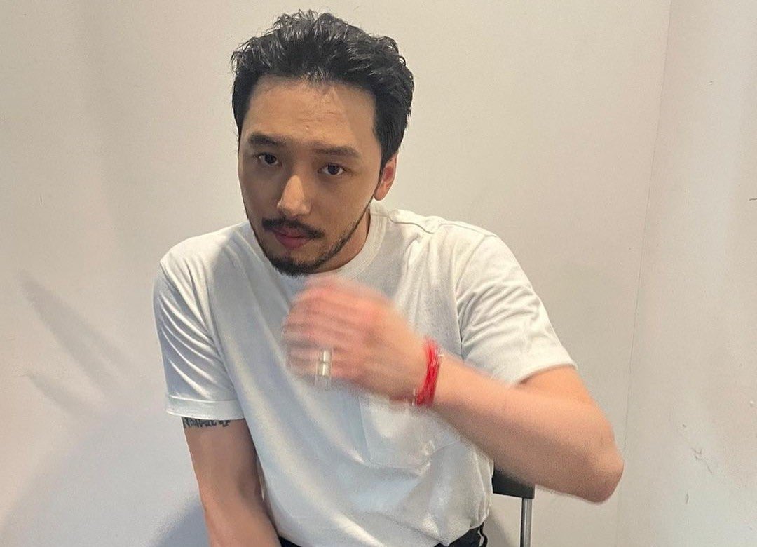 8bo4zq's tweet photo. 변요한 아저씨가 해주어야 할 것들!!𖤐𖤐

1. 덮머+수염인 상태로 화보 또 찍기
2. 개인 유튜브 개설(최소 2주에 한 번은 영상 올려줘야 됨)
3. 야구잠바입고 사진찍기
4. 담배피는 사진 올리기
5. 춤추는 영상 올리기
6. 인스타 와주기
7. 복자 사진 올려주기
8. 나랑 결혼하기 <<중요!!𖤐𖤐 https://t.co/d9SHWh2Twr