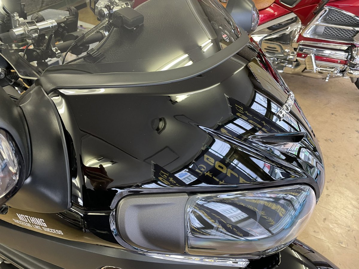WG_VVERV's tweet photo. ホンダゴールドウイングGL1800F6Bのコーティング施工させて頂きました！

オーナー様がキズを気にされてましたがしっかり除去しました！

映り込みがとてもキレイです✨

#ゴールドウイング #GL1800 #F6B #バイクコーティング #バイク洗車 #バイク好き #SC68 https://t.co/ojyp0I9lHX