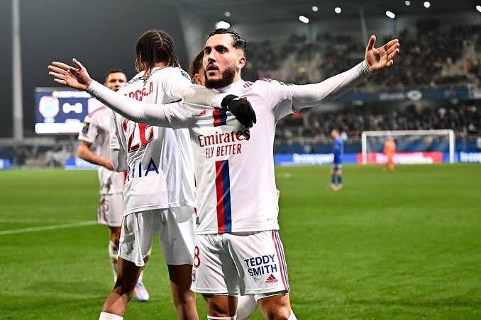 NewsFTBL's tweet photo. 🚨 #Mercato 

• Le PSG et le Real Madrid surveillent de près la situation du jeune lyonnais de 19 ans Rayan Cherki.

⚪ #HalaMadrid 🔴 #PSG

⚠️Le club français n'envisage pas de vendre Cherki pendant le mercato estival.🇫🇷 ⚪ #OL https://t.co/I50cBnNZvf