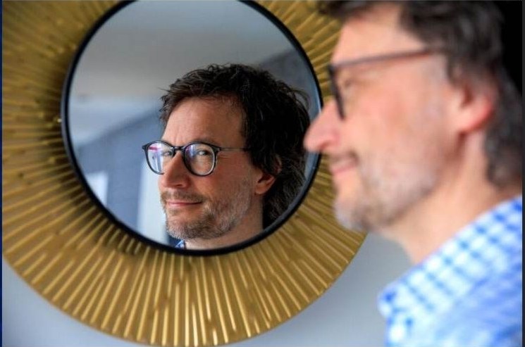 À LA UNE DES MÉDIAS | <a href="/LP_LaPresse/">La Presse</a>  | <a href="/LPRivard/">LouisPhilippe Rivard</a>  se décrit comme un timide de classe mondiale. Scripteur humoristique  depuis près de 30 ans, il a travaillé avec de nombreux animateurs et  humoristes.  Pour  lire l'article complet c'est par ici > bit.ly/3Mamu07