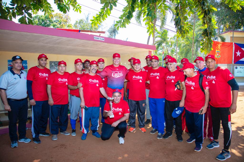 Encuentro deportivo con la presencia de <a href="/DiazCanelB/">Miguel Díaz-Canel Bermúdez</a> y <a href="/DrRobertoMOjeda/">Dr. Roberto Morales Ojeda</a>, celebrando el 61 Aniversario de la <a href="/UJCdeCuba/">UJC de Cuba</a>.

💖 ¡Juntos por cada latido!💖👏

🇨🇺 #CubaPorLaVida 👏#CubaCoopera 👏 #UnaMejorJuventud

<a href="/cubacooperaven/">Brigada Médica Cubana en Venezuela</a>