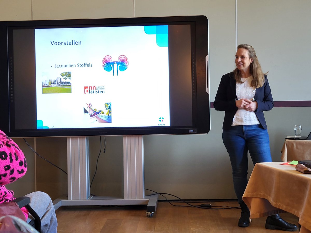 NVS2NL's tweet image. Voorlichting door #diëtist van het @Rijnstate ziekenhuis #nierpatiënt