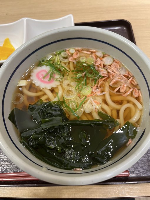 やっとご飯🍚ですSAのうどん屋さんの山かけとろろ丼うどん定食です🤩🤘ズルズルｳﾏｯ (° ∀° ≡  ° д°) ｳﾏｯ